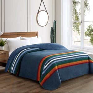Pendleton Sherpa Grand Canyon Stripe Reversible Blue Queen Sherpa Blanket